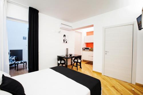 Studio Apartment image 5