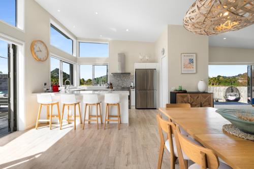 keuken, 'Ocean Beach Road Oasis' in Tairua