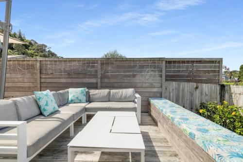 Uitzicht, 'Ocean Beach Road Oasis' in Tairua