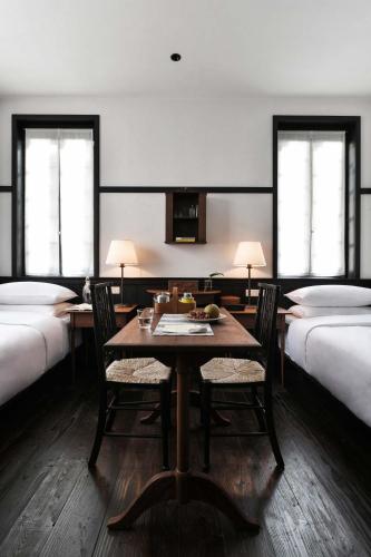 2 twin beds