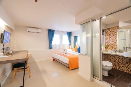 room detail thumbnail 1