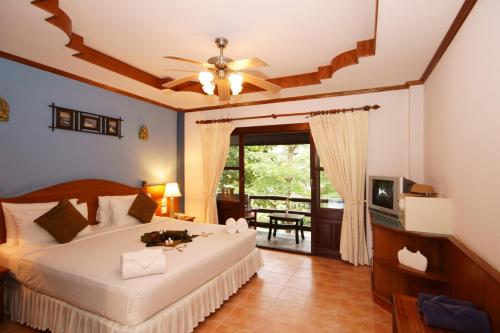 room detail thumbnail 1