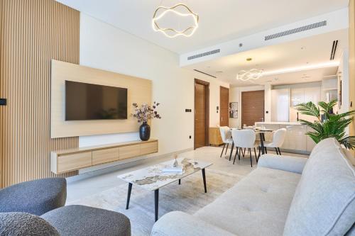 STAY BY LATINEM Luxury 2 BR Plus Maid Holiday Home CD 0208 Near Burj Khalifa, Dubaj