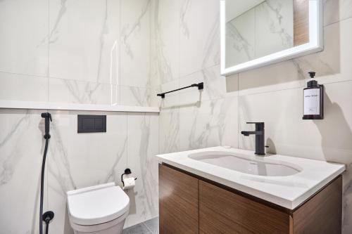 STAY BY LATINEM Luxury 2 BR Plus Maid Holiday Home CD 0208 Near Burj Khalifa, Dubai (photo 10)