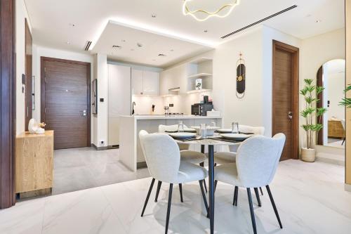 STAY BY LATINEM Luxury 2 BR Plus Maid Holiday Home CD 0208 Near Burj Khalifa, Dubai (photo 5)