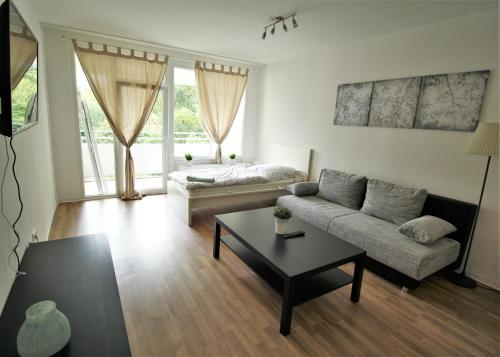 Work and Stay Apartment Balcony in Düsseldorf, Deutschland