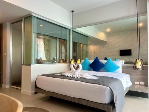 room detail thumbnail 1