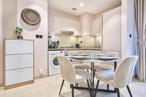 STAY BY LATINEM Luxury 1BR Holiday Home CVR A3304 near Downtown, Dubai (foto 7)