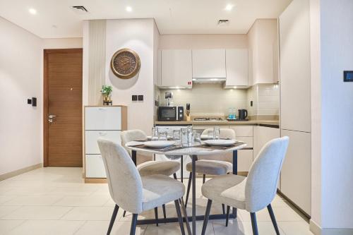 STAY BY LATINEM Luxury 1BR Holiday Home CVR A3304 near Downtown, Dubai (foto 5)