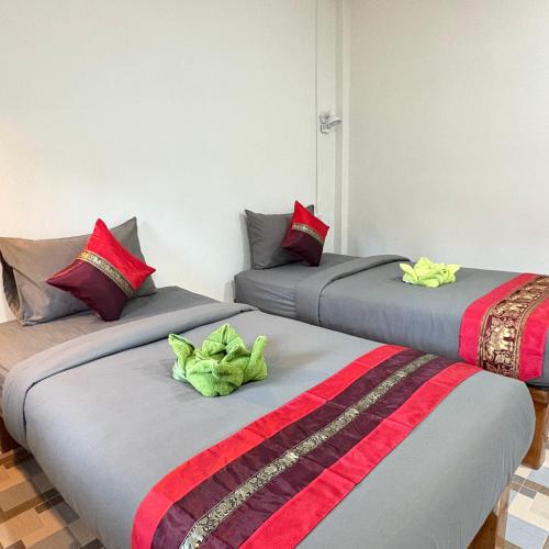Khao Sok Backpacker Hostel Room Type - Standard Twin Room with Mountain View