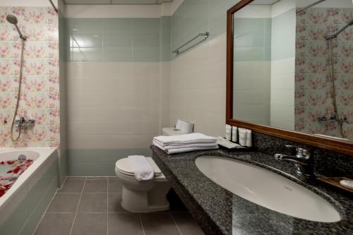 room detail thumbnail 2