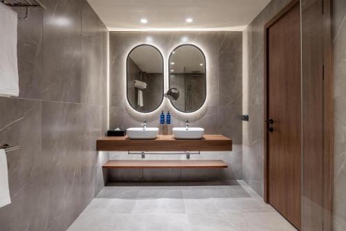 room detail thumbnail 2