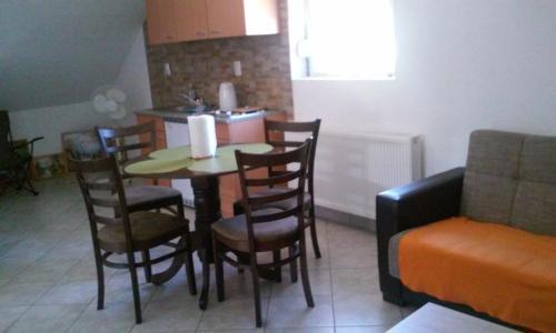  Apartment Laura in Gračac