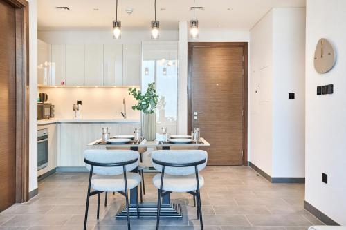 STAY BY LATINEM Luxury 2BR Holiday Home CB 1215 Near Burj Khalifa, Dubaï (photo 7)