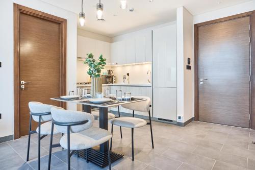 STAY BY LATINEM Luxury 2BR Holiday Home CB 1215 Near Burj Khalifa, Dubaï (photo 9)