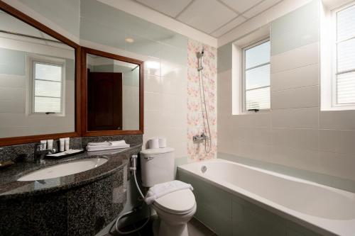 room detail thumbnail 2