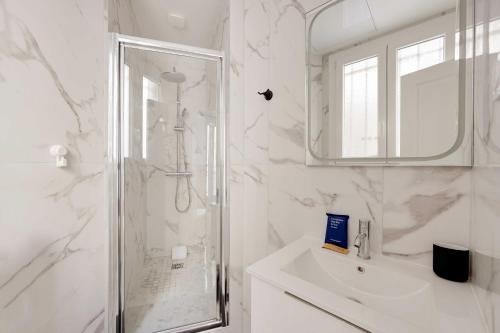 Superb apt a c – 2BR 6P – St Germain-des-Prés - image 12