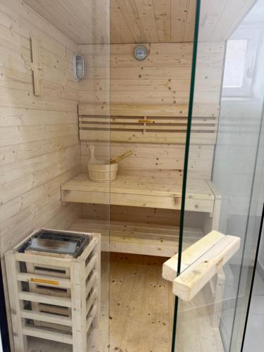 Sauna, Ferien- & Wellneswohnung mit privater Sauna und Whirlpool in Gelnhausen