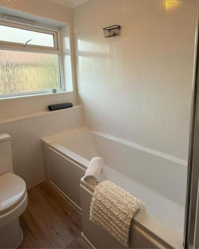 ห้องน้ำ, Spacious 3 Bed Apartment In Central Horsham in ฮอร์ชาม