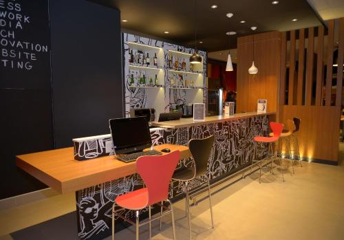 ผับ/เลาจน์, Ibis Guaratingueta Aparecida - Circuito da Fe in กวาราตินกิวต้า