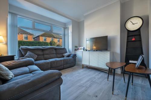 Beautiful Belfast House beside CS LewisSquare in Wilgar Park Area