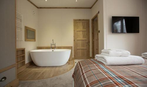 2 bedrooms, 5 beds