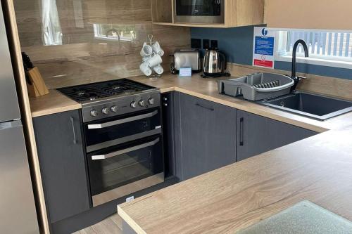 2 bedrooms, 5 beds