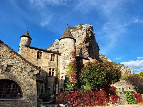 . Hôtel-Restaurant Le Manoir De Montesquiou