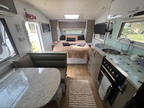 . Gympie Luxury Caravan with ensuite bathroom