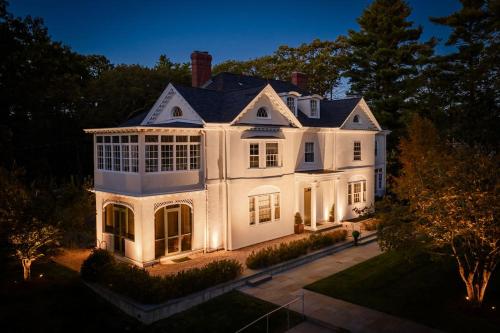Lavish Boston Mansion For Short And Mid Term Stays in 戴德鎮 (MA)