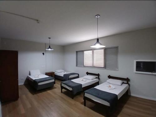 4 twin beds