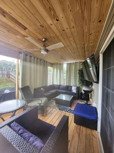 A Rare Gem In The Ville in แม็คลียส์วิลล์ (เอ็นซี)