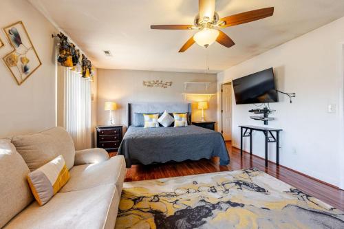 A Rare Gem In The Ville in แม็คลียส์วิลล์ (เอ็นซี)