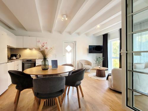 المنظر الخارجي, Gemütliche Ferienwohnung Windjammer mit Parkplatz - Nur 50 Meter zum Ostsee Sandstrand (Charmante Ferienwohnung mit Terrasse - nur 50m zum Strand mit eigenem Parkplatz und Fahrradunterstel) in Sierksdorf