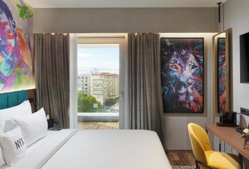 room detail thumbnail 1