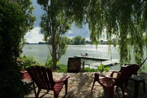 Skats, La Belle aux Berges in Saint-Antoine-Sur-Richelieu (QC)