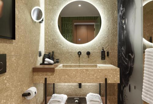 room detail thumbnail 2