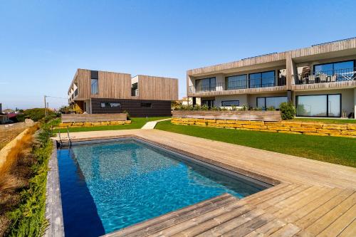 Kert, WHome Surf & Relax Coastal Apartment in Ericeira in Ribeira d'llhas Beach