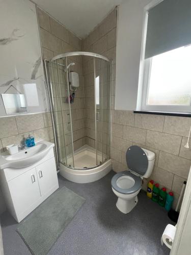 Self-Contained Studio with kitchen & bathroom - Warm Welcome Inn , Stirchley, Birmingham (foto 10)