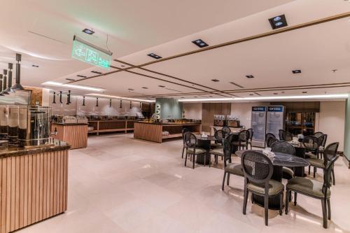 ห้องอาหาร, فندق هيل Hill Hotel in บานี อับดุล อาชาล