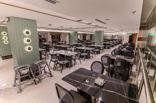 ห้องอาหาร, فندق هيل Hill Hotel in บานี อับดุล อาชาล