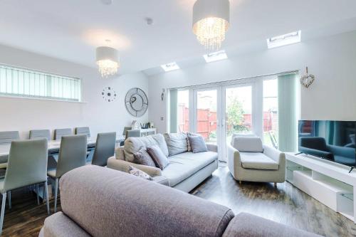 Newly Refurbished 4Bedroom Townhouse by the Etihad, Manchester