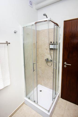 2 bedrooms, 4 beds
