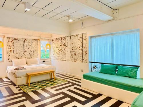 room detail thumbnail 1