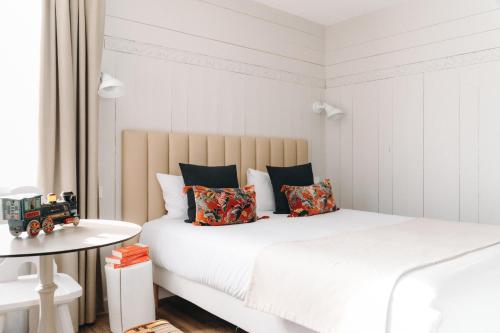 room detail thumbnail 1