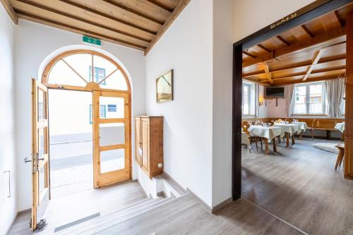 設施, 克魯格酒店 (Hotel Krug) in 貢波爾茨基興