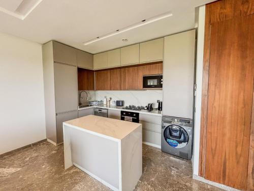 CFC Casablanca - Luxury 1-Bedroom Apartment with Anfa Park View, Касабланка (фото 8)