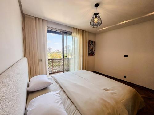 CFC Casablanca - Luxury 1-Bedroom Apartment with Anfa Park View, Касабланка (фото 3)
