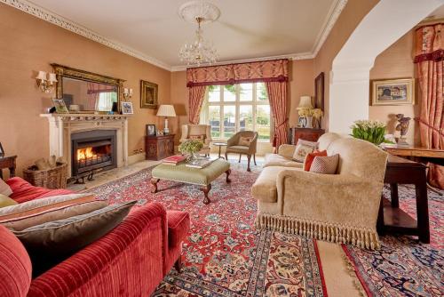 Helmdon House - pool & tennis court, 7 bedrooms in Helmdon