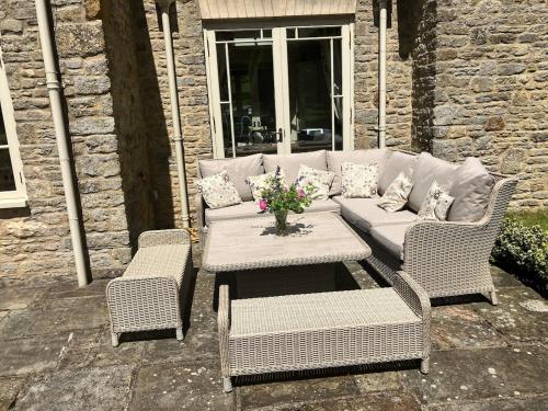Helmdon House - pool & tennis court, 7 bedrooms in Helmdon